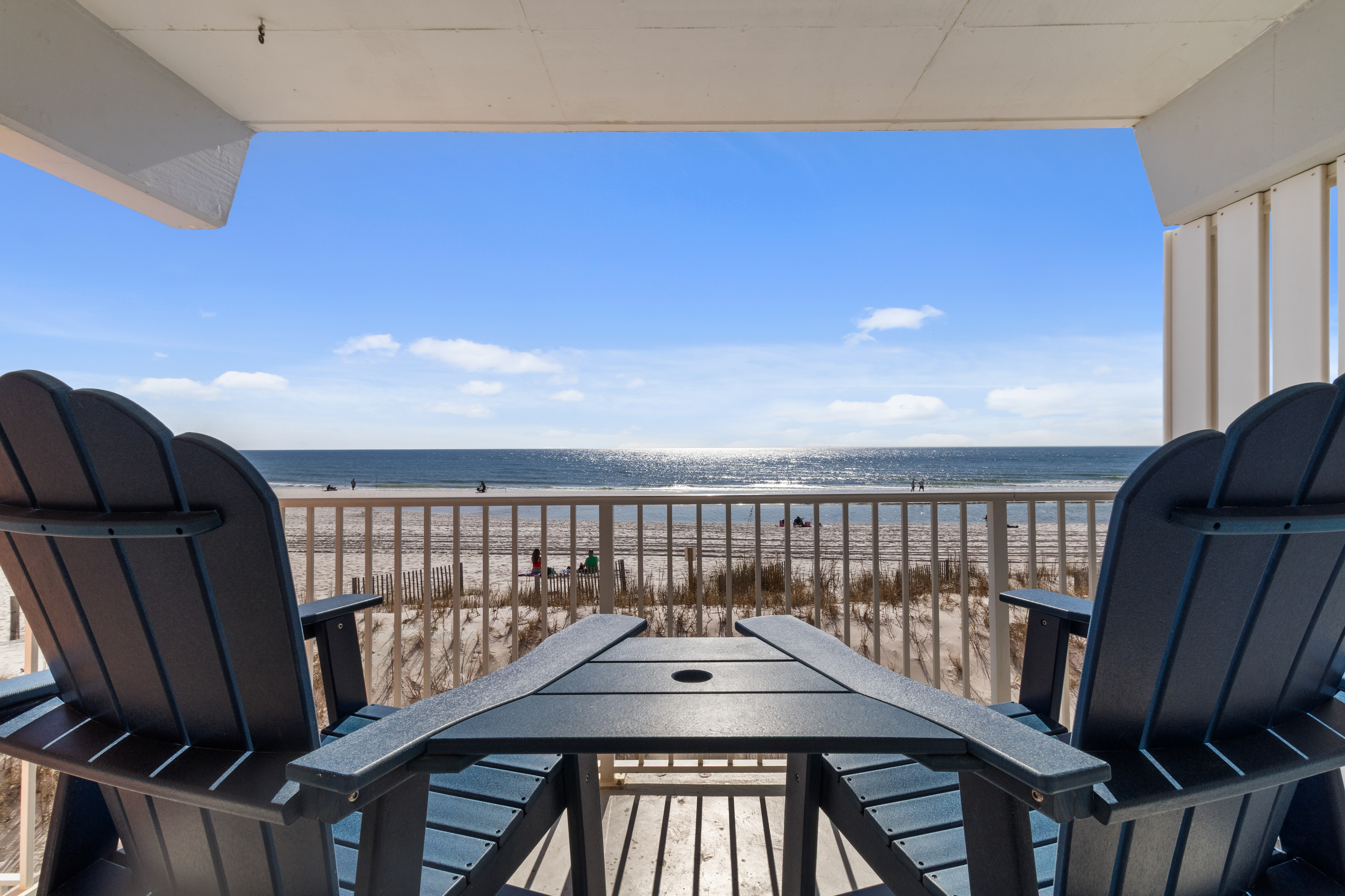 Direct Beachfront 2BR/2BA • Pool • No Fees
