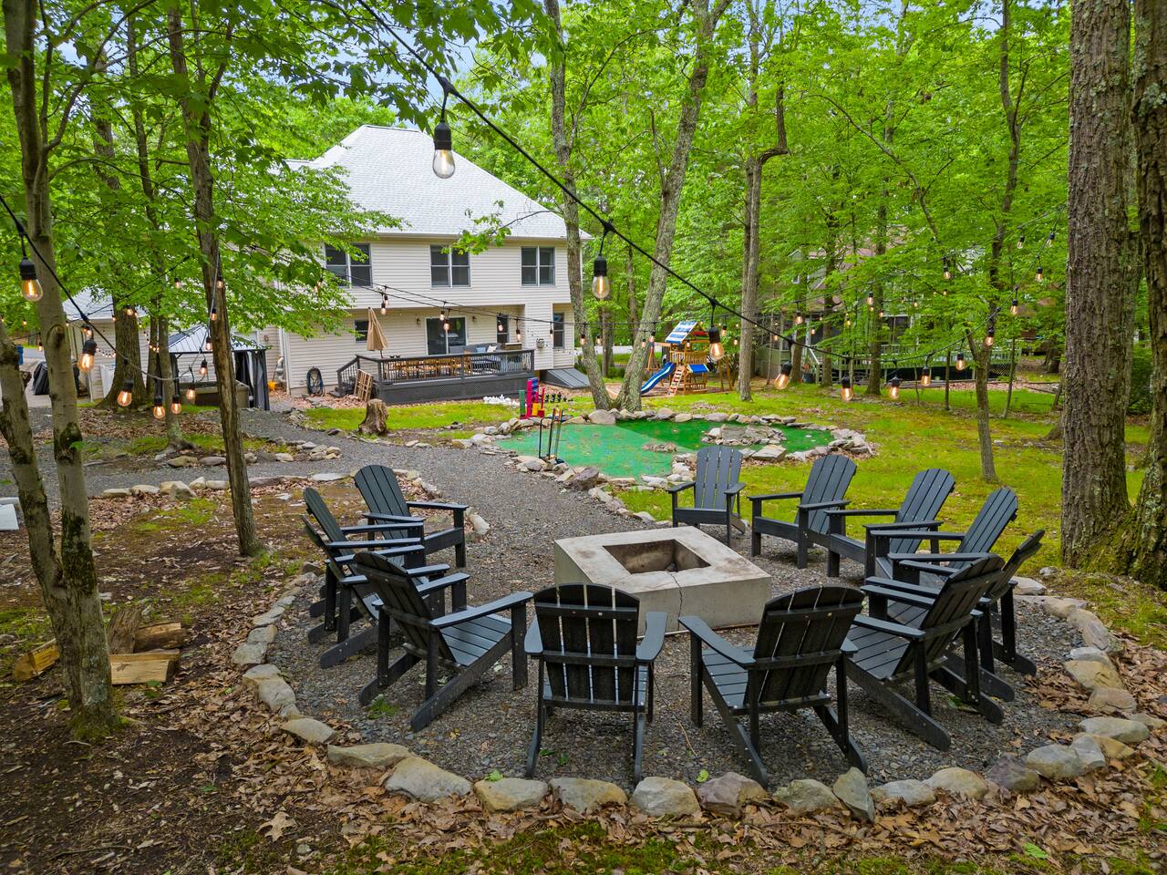 Poconos Game Mansion | Mini Golf, Hot Tub, Theater