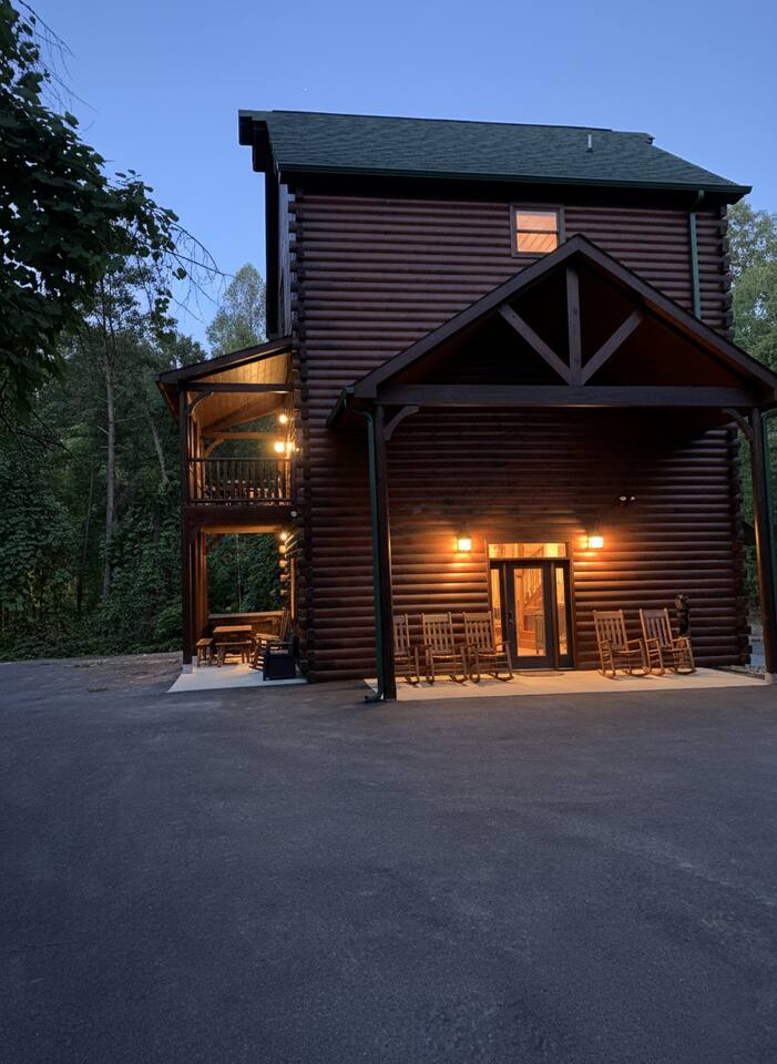 Smoky Mountain Heaven I, 5 Luxury King Suites