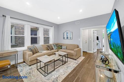 Spacious Haven 8-Min to Chicago Sleeps 10