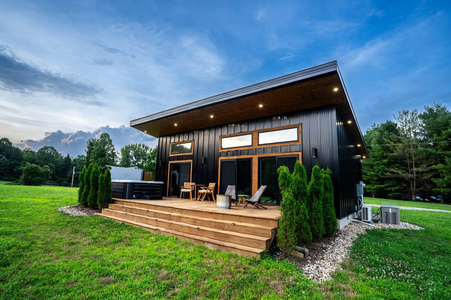 Couples, Luxe, Heated Bath Floor, Sauna, Hot tub