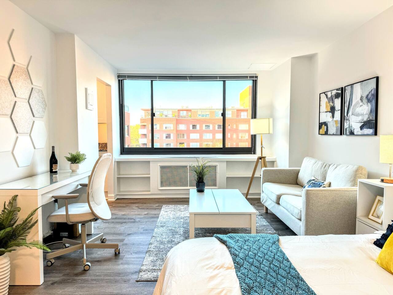 *New* Sunlit Studio w/ Pool, Gym