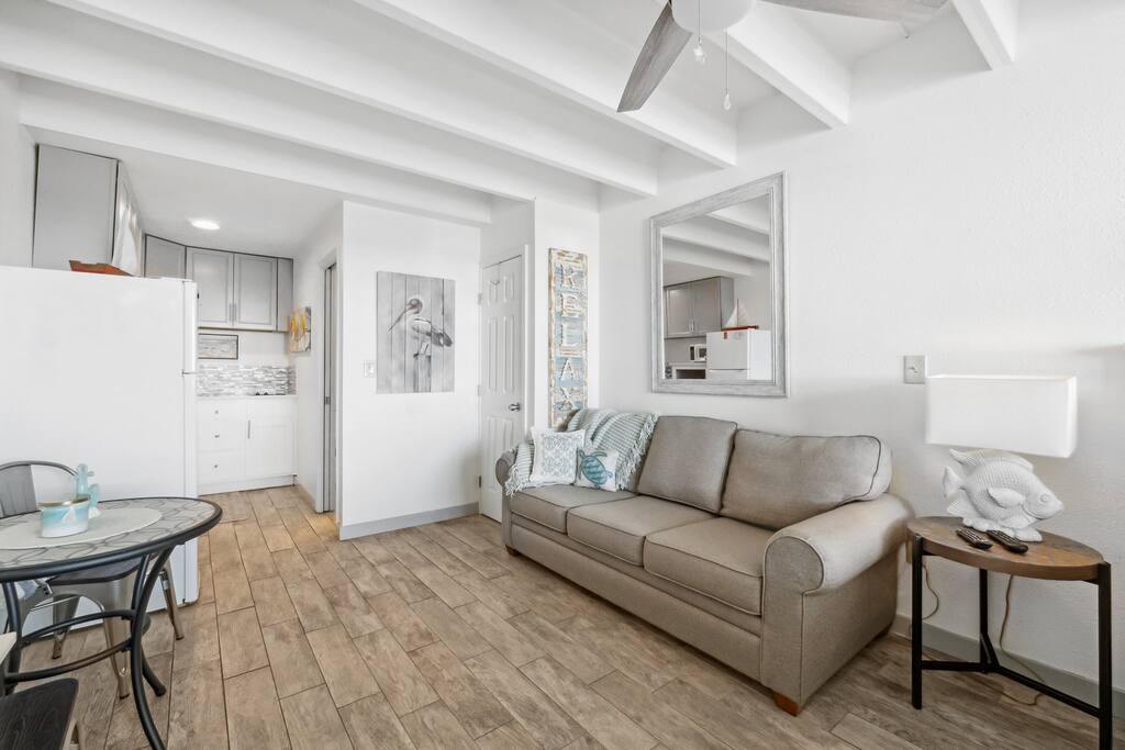 Penthouse Retro Building Modern Deco Retreat
