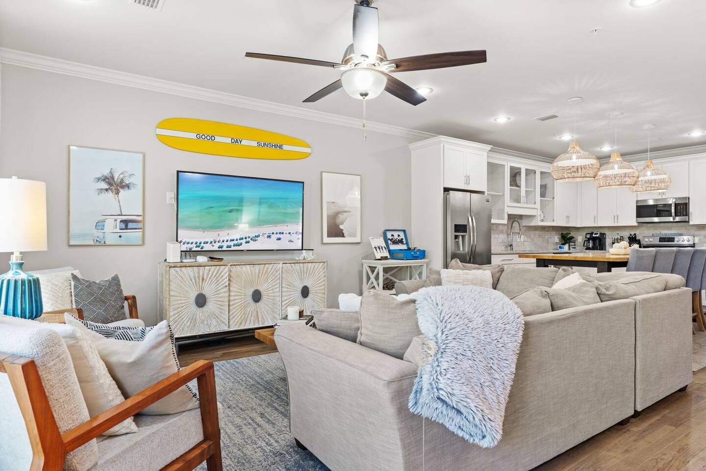 Lux Beatles themed beach home, 5 min WALK to Beach + Golf Cart, Dog Friendly!