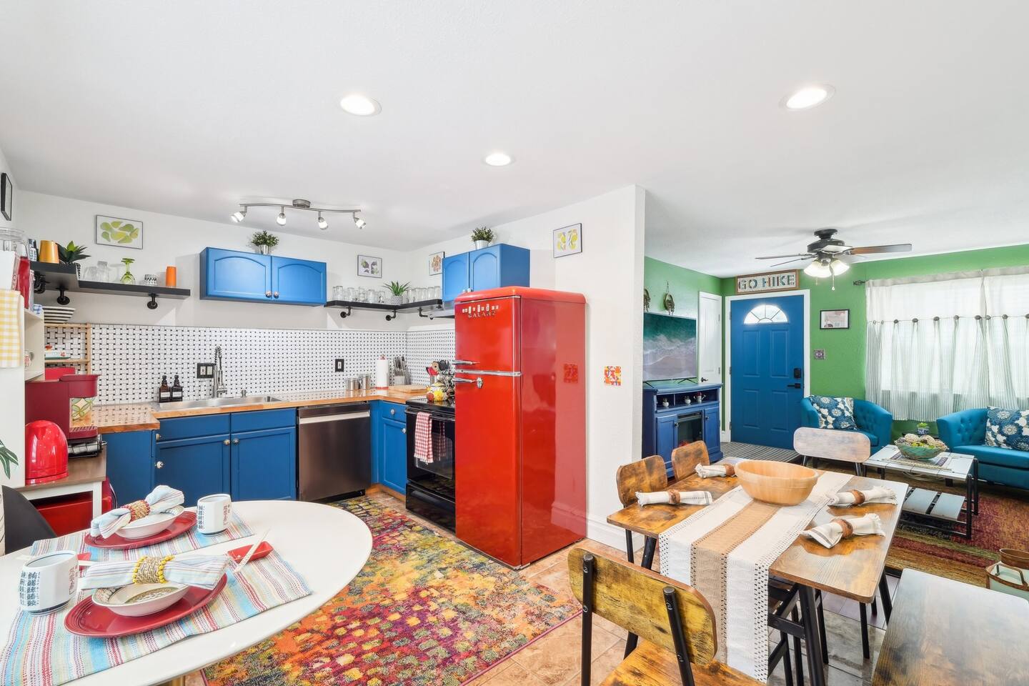 Vibrant Pet & Family friendly Haven