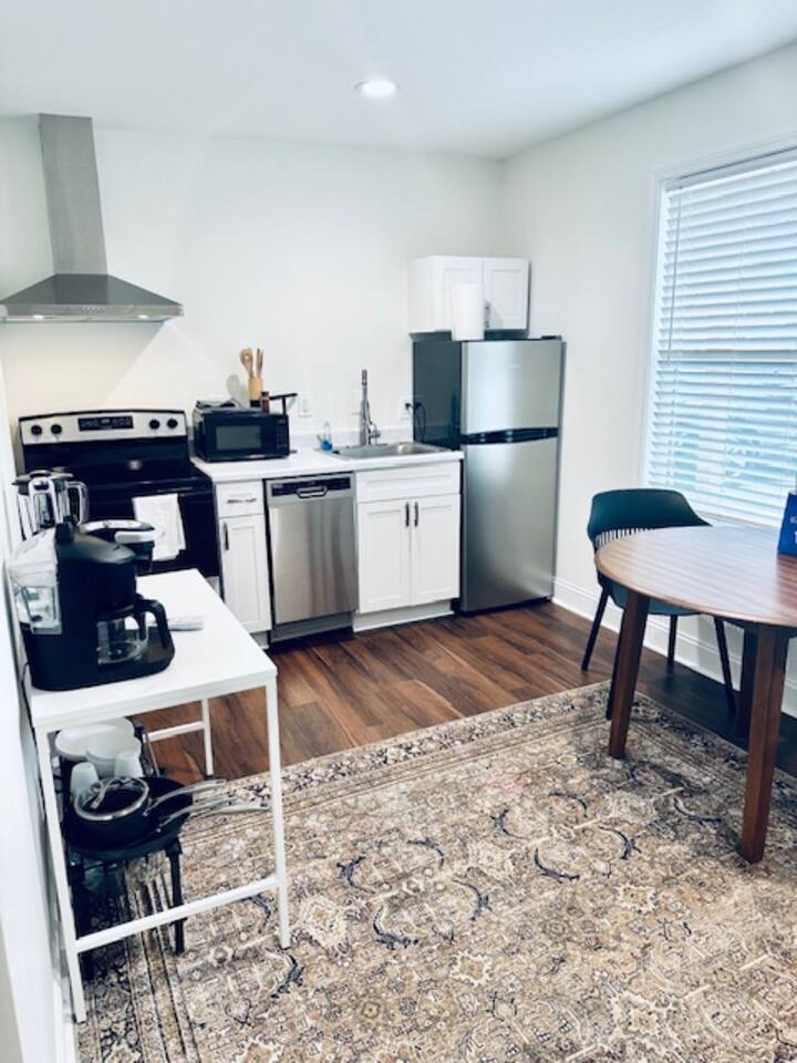 Cozy 1BR in Multi-unit building
