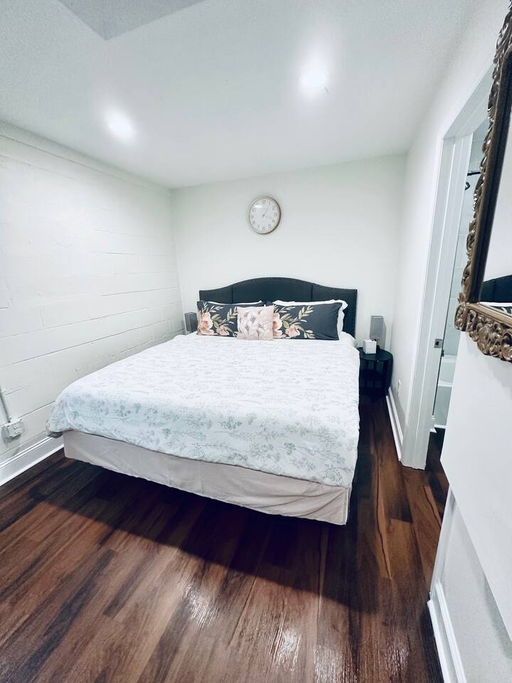 1 King BR with Style and Elegance