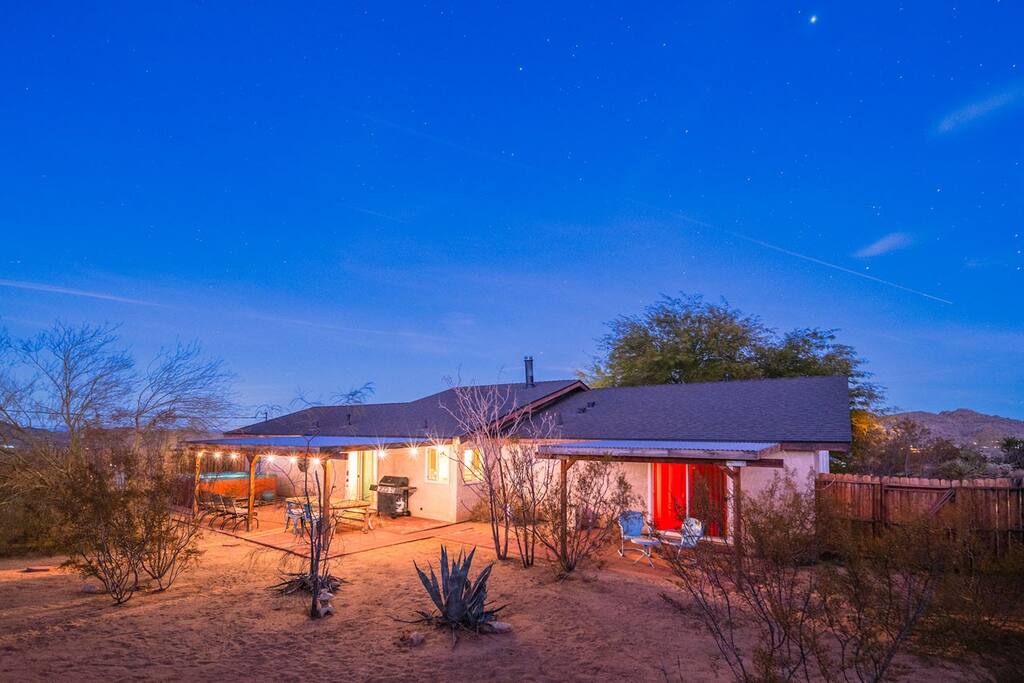 A cozy home with amazing views, AC, close to JTNP