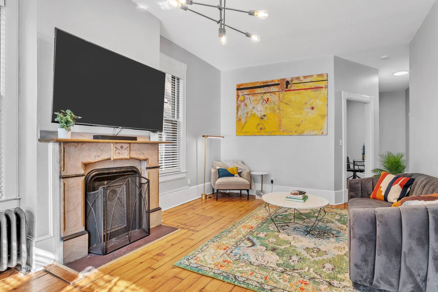 Stylish Downtown 1BR Victorian Brownstone