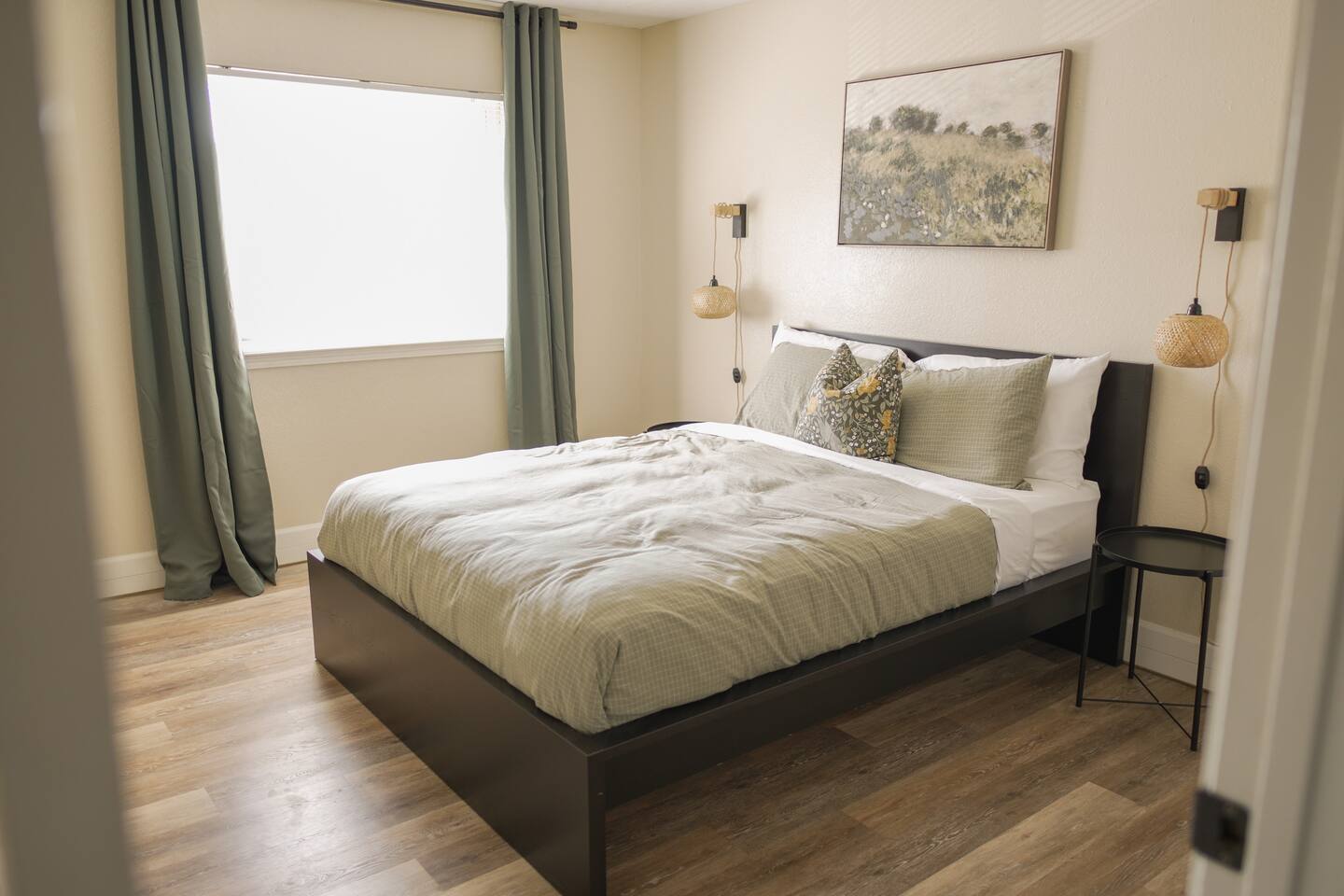 The Central Home: 2BR Hideaway