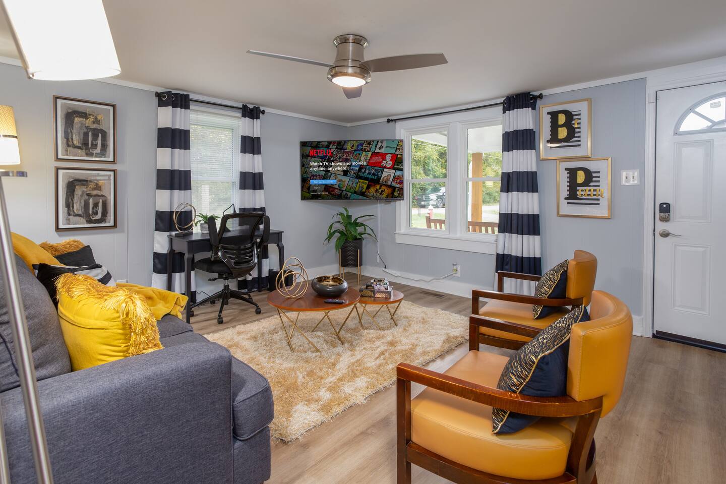 Modern 2BR Cottage Near Shops & Hwy Access