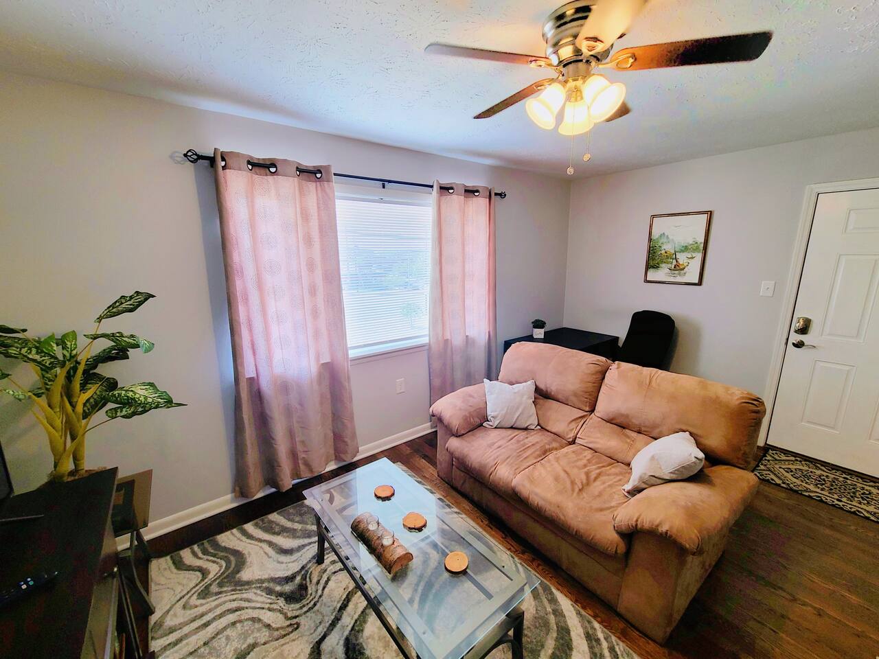 Walk 2 Red Mile/Close to St. Joe Hospital/DT