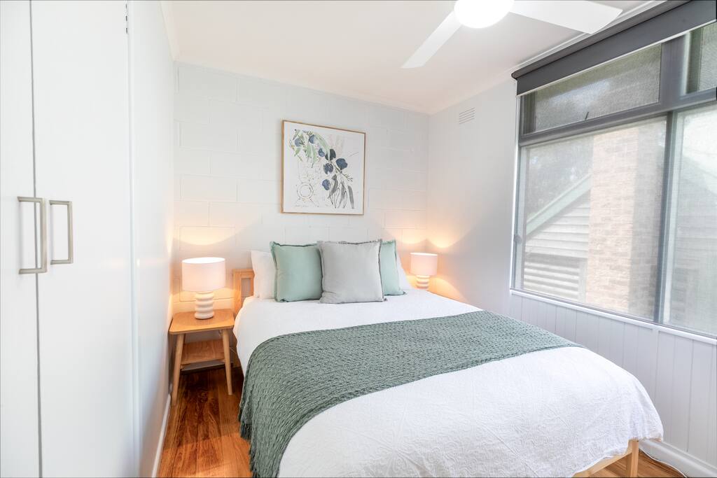 Freshly Renovated! 600m to Main Beach w/ carport