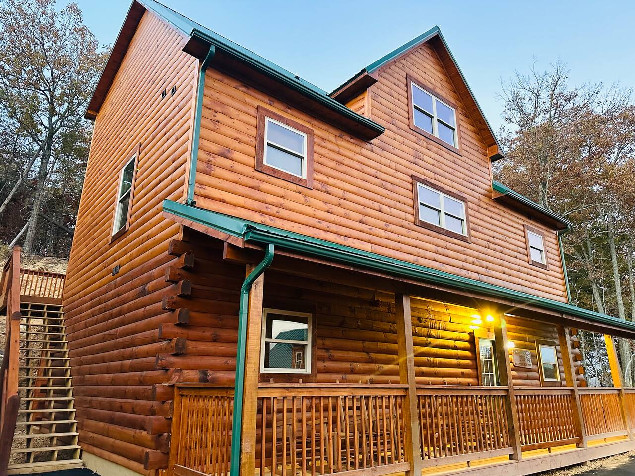 Spacious 2800 sq ft-Cozy Wood Cabin-NEW BUILD