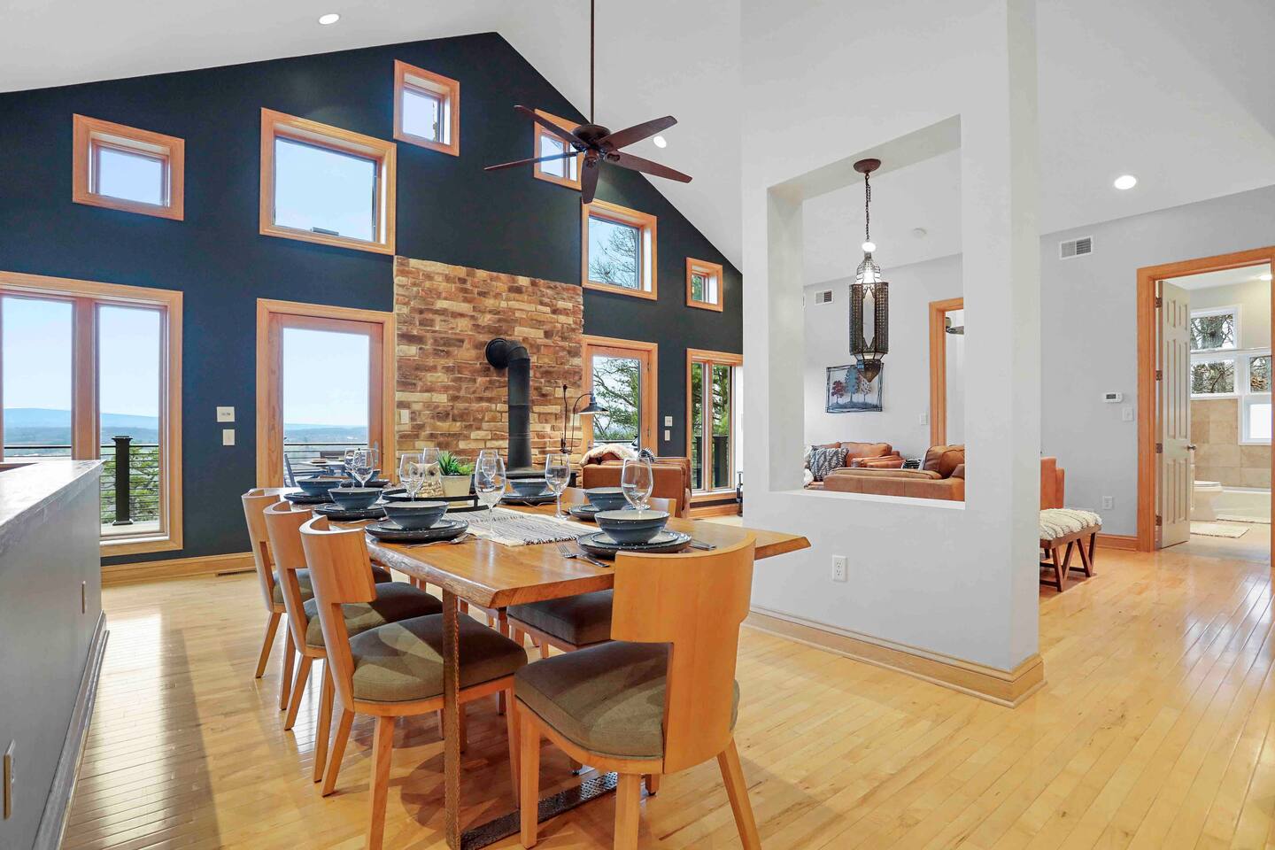 WOW the VIEWS~Close t town~HotTub under the STARS~