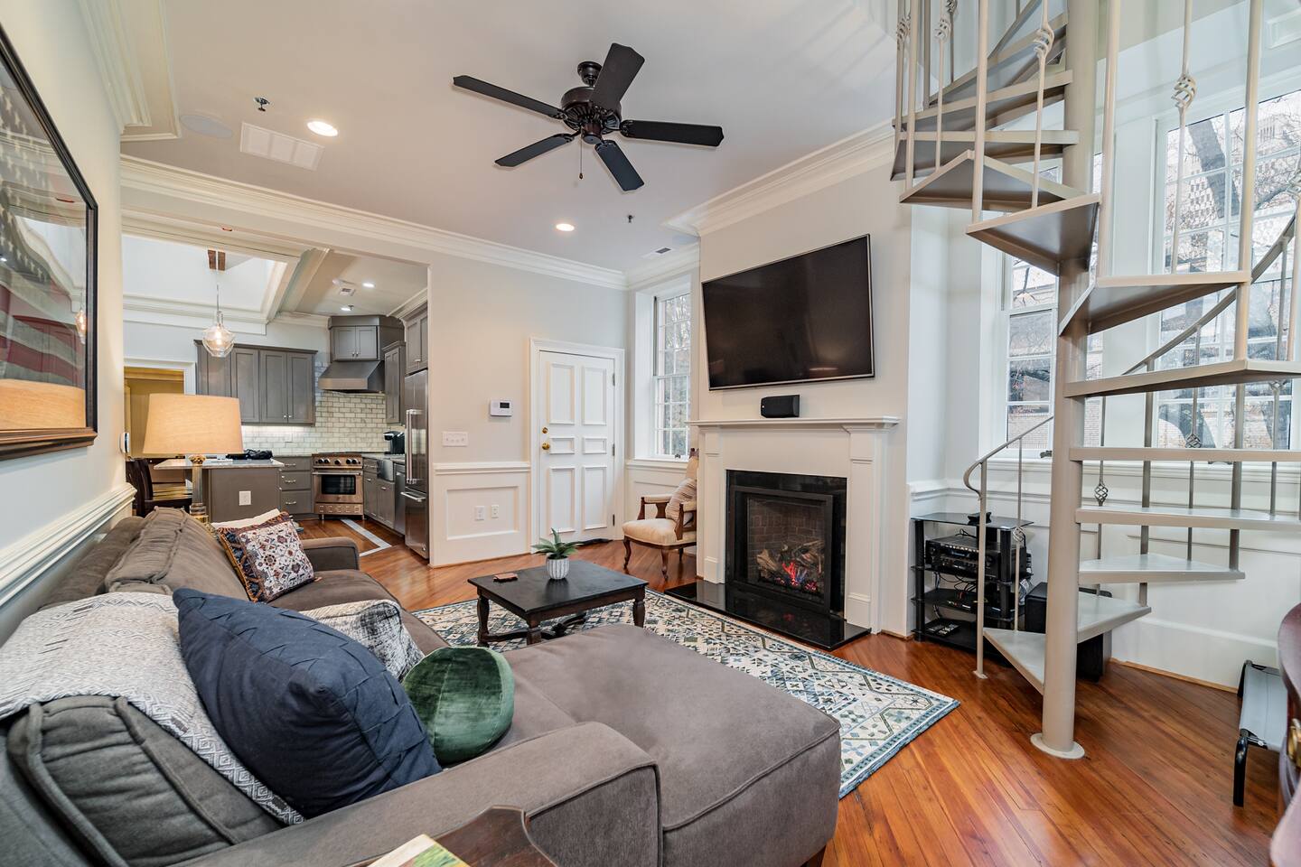 Luxury Historic 2BR/2BA Loft on North Main St Gvl