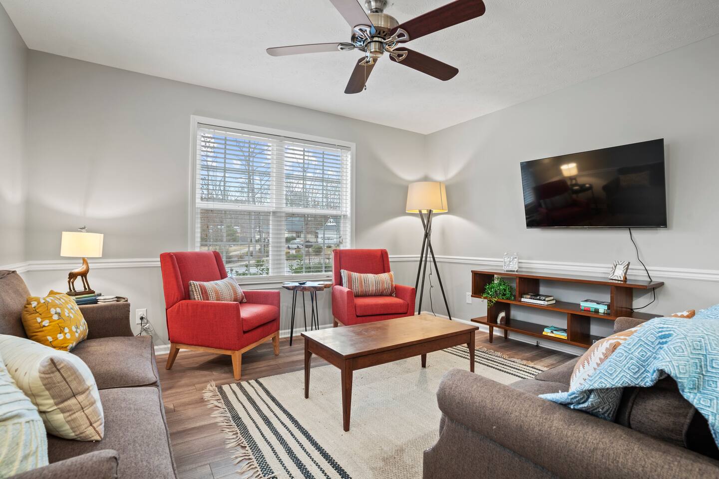 Pet & Family-Friendly 4BR, Sports Court Near NGU