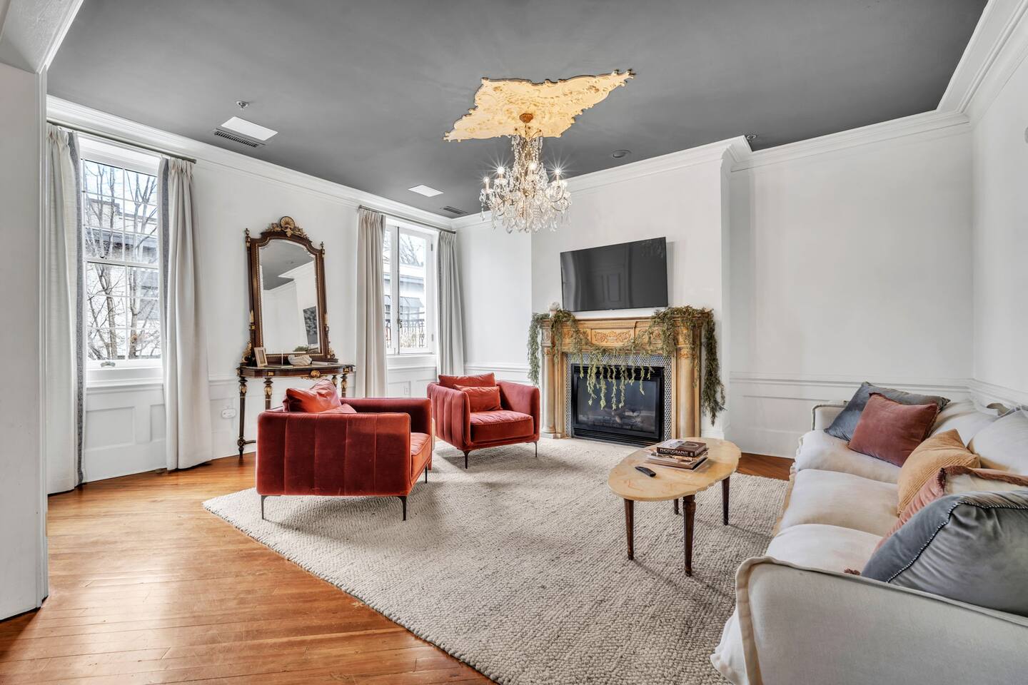 Historic Luxury Loft Main St Downtown Greenville