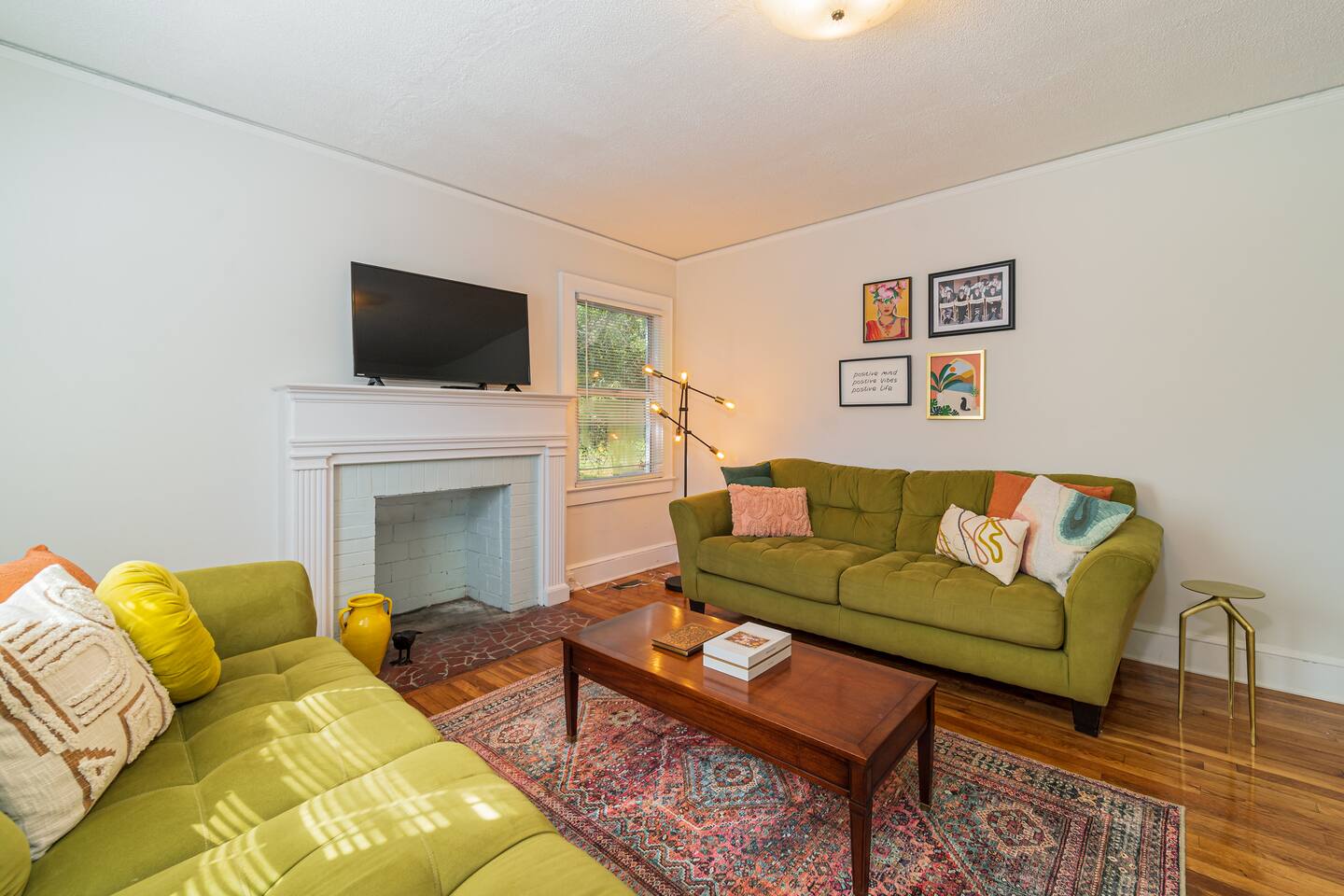 Sage Submarine- Pet Friendly Home 2 mi to Downtown
