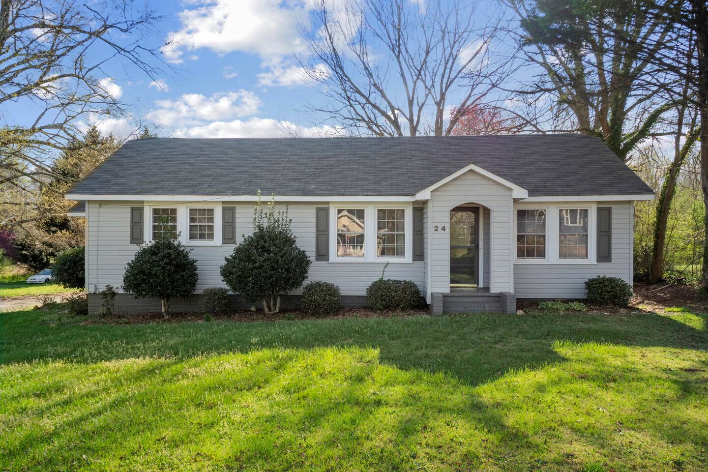 Travelers Rest Pet-Friendly 3BR, Porch & Grill