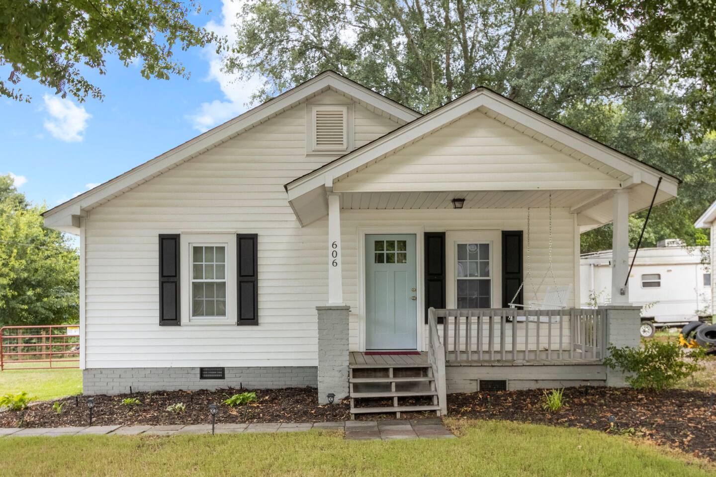 Charming 2BR Near Downtown Greer, Fenced Yard