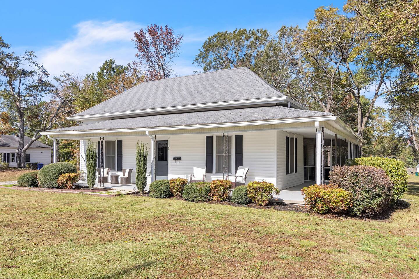 Historic 3BR with Porch near Downtown