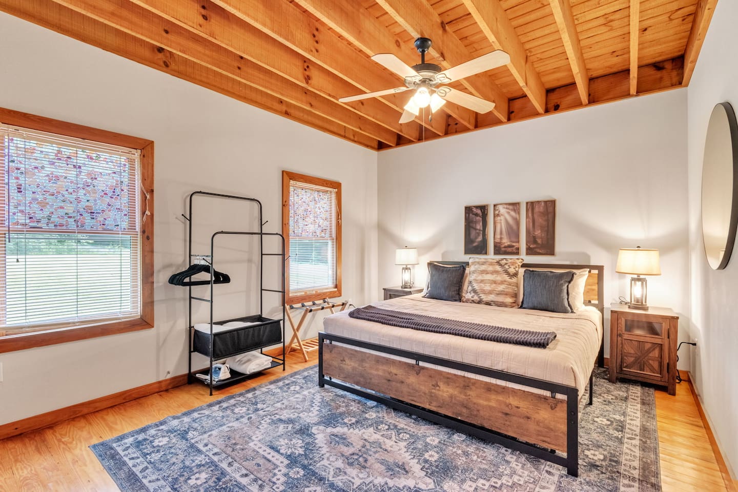 Charming Cabin Retreat w/ Gas Fireplace + Loft