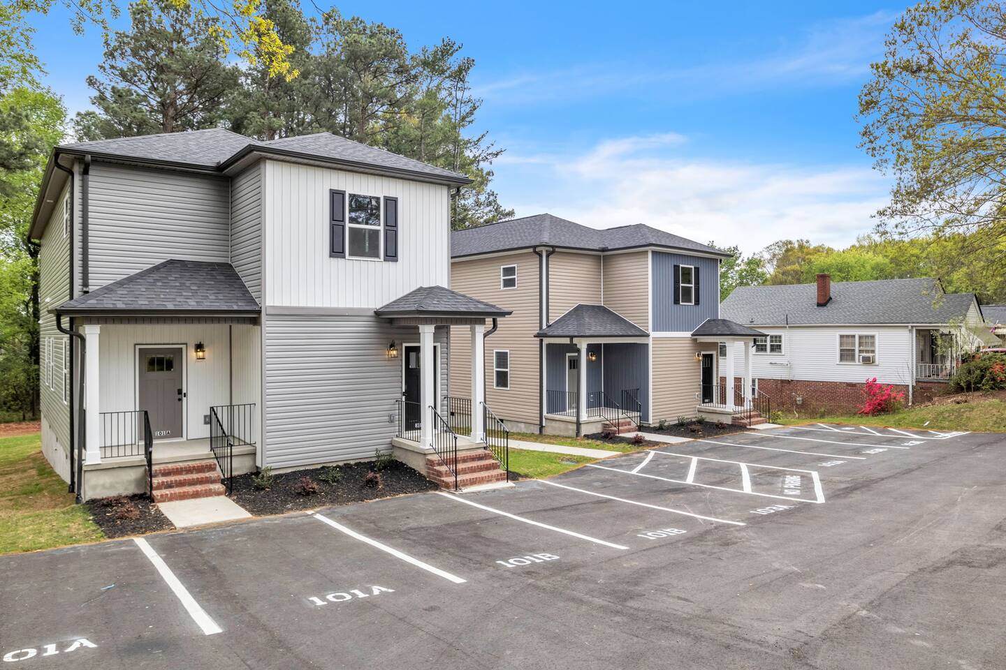 Pet-Friendly Group Retreat: 8BR/8BA Near Greer