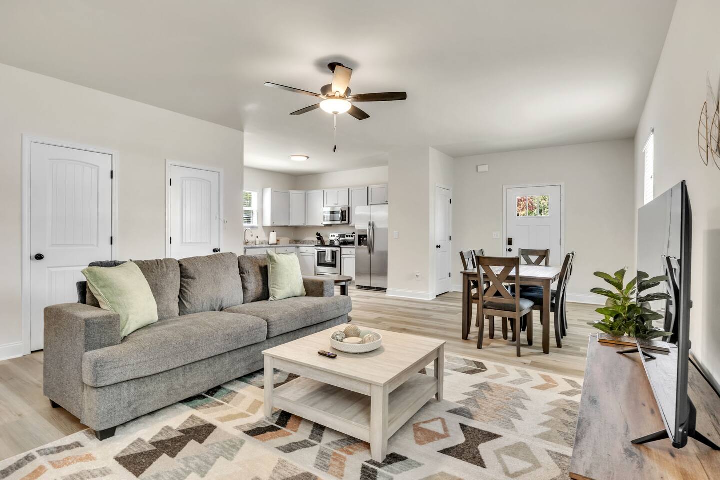 Greer Charm: Pet-Friendly 2BR with Fire Pit