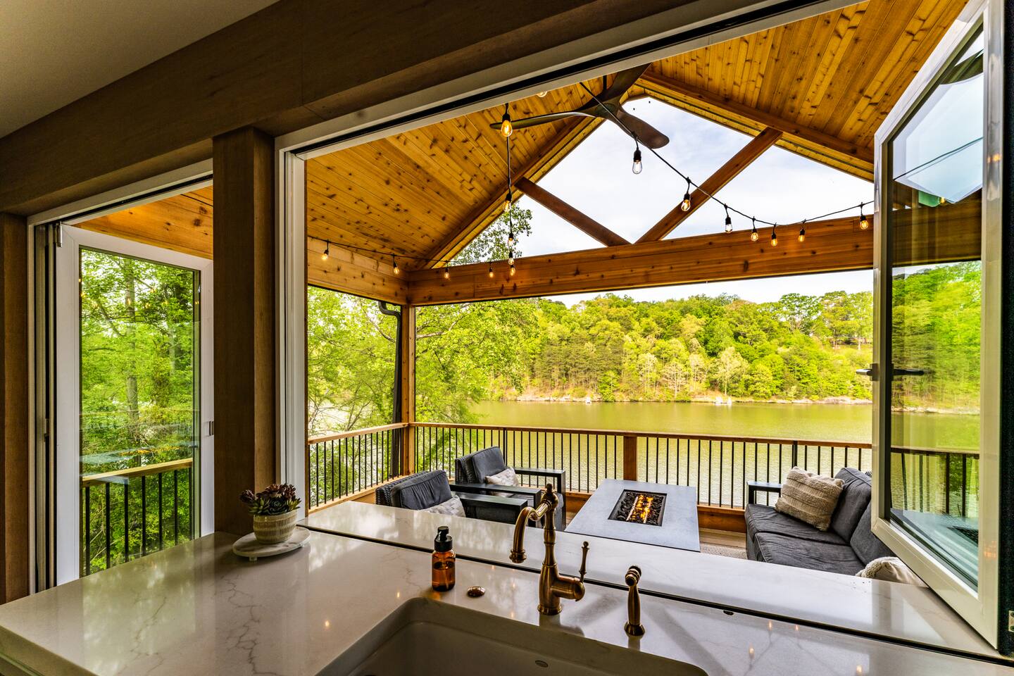 Luxurious 3BR on Lake Saluda w/ Kayaks, Fire Pit