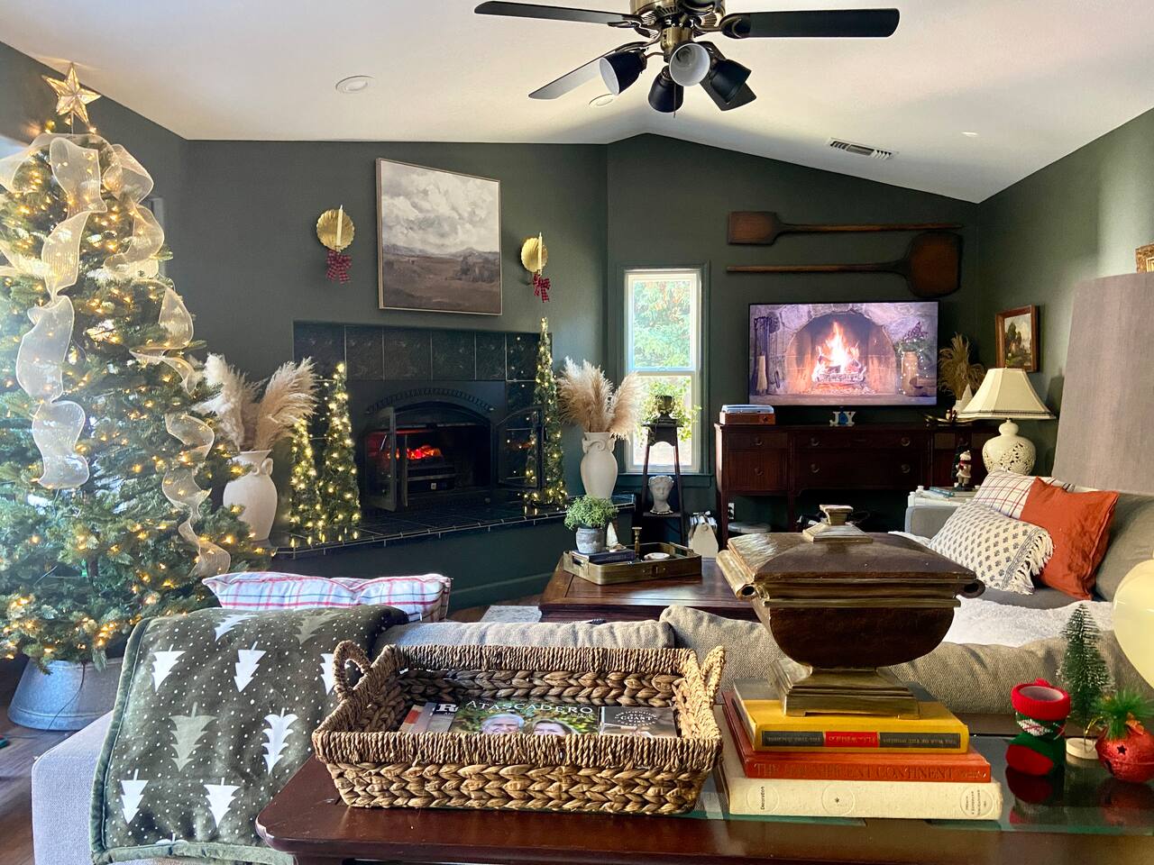 Right after Thanksgiving, the home is transformed to include Christmas decor to help our guests enjoy the festivities of the season!