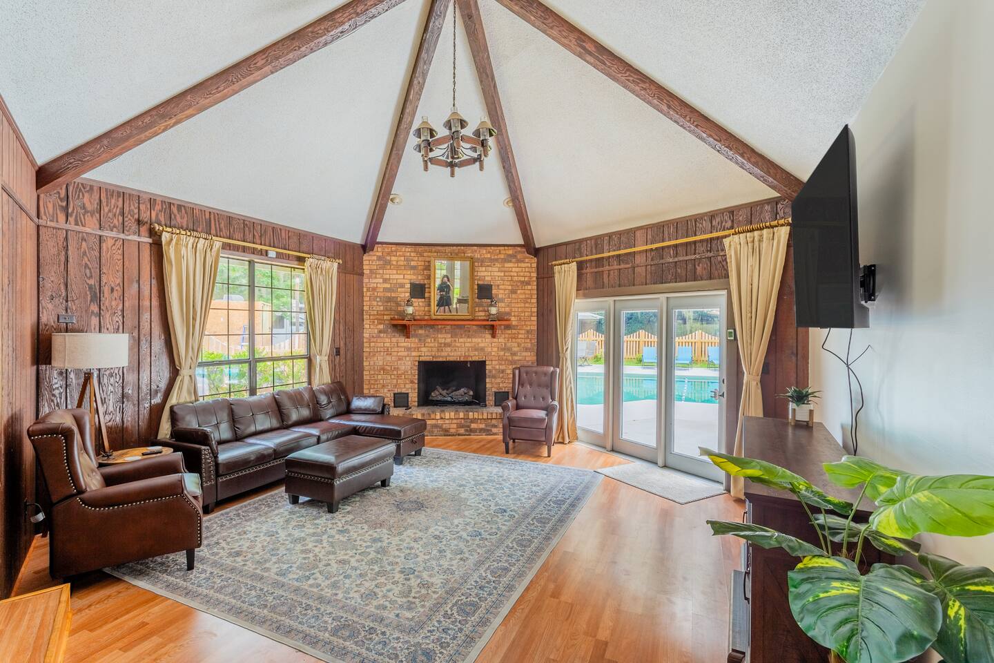 Golden Isles Lrge Home- Huge Pool, Hot Tub, Game Rm