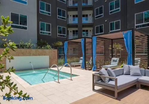 8 minutes to Disneyland Sleeps 7 with 5 Beds 2 Bathrooms