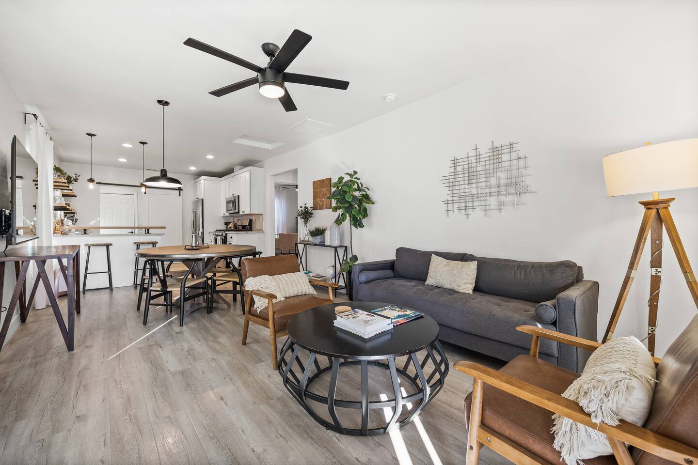 2BR Urban Retreat w/Netflix & Laundry, near DTSac