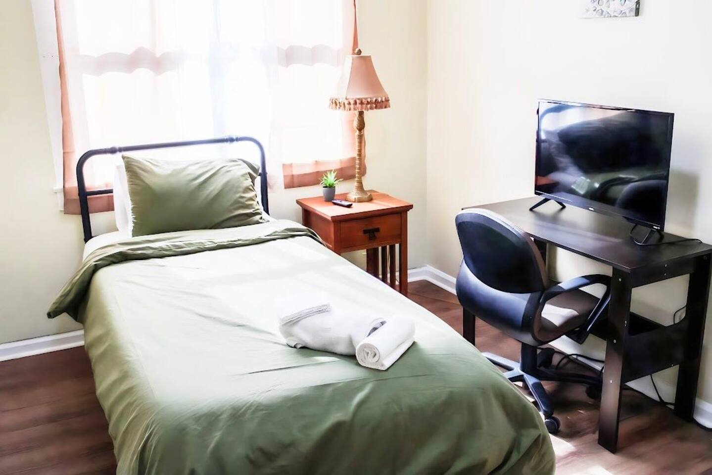 Cozy City Retreat Near Downtown Indianapolis-RM #1