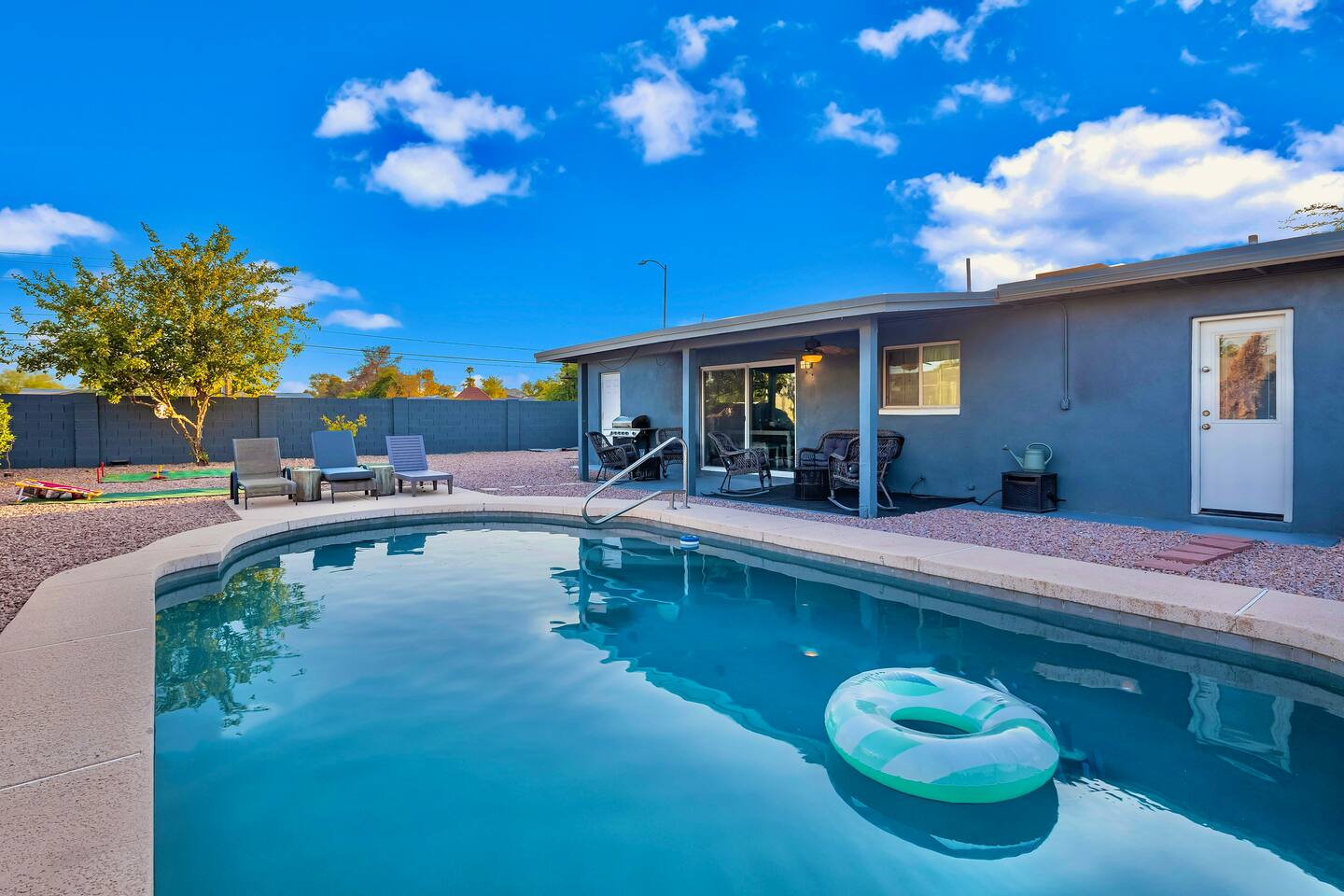 Fun in the Sun 4BR, heatpool