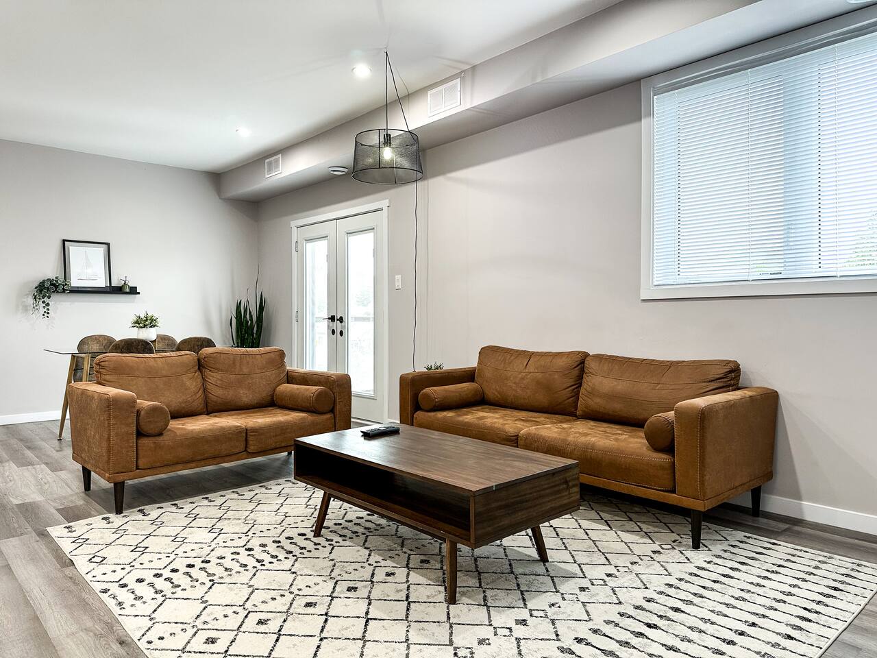 Modern 2 Bedroom Downtown Apartment - Unit #303