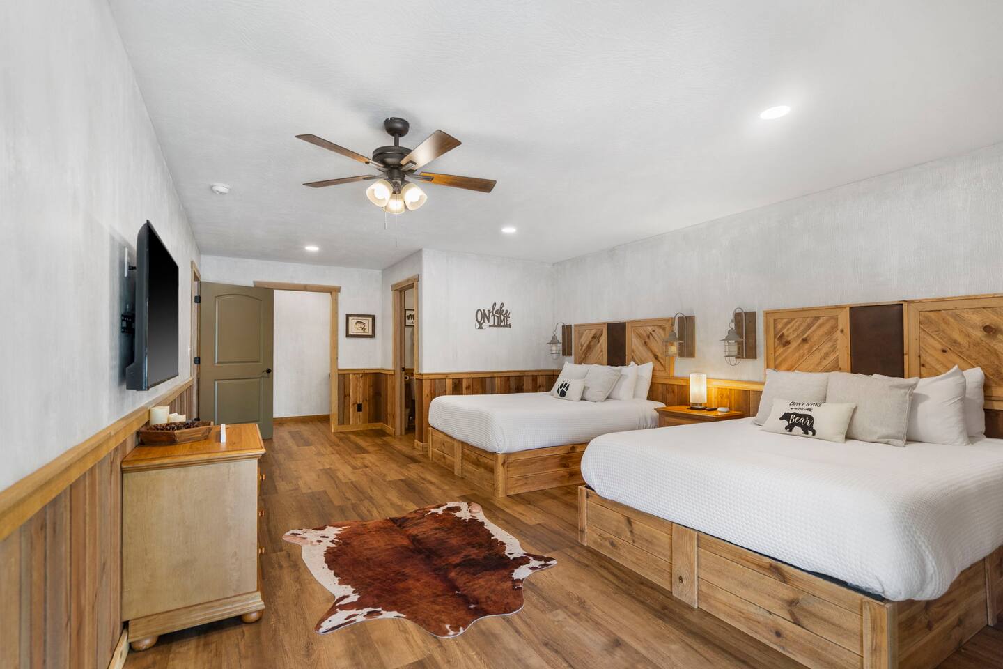 4 Bears Lodge #1 at Lake Taneycomo - Full Kitchen