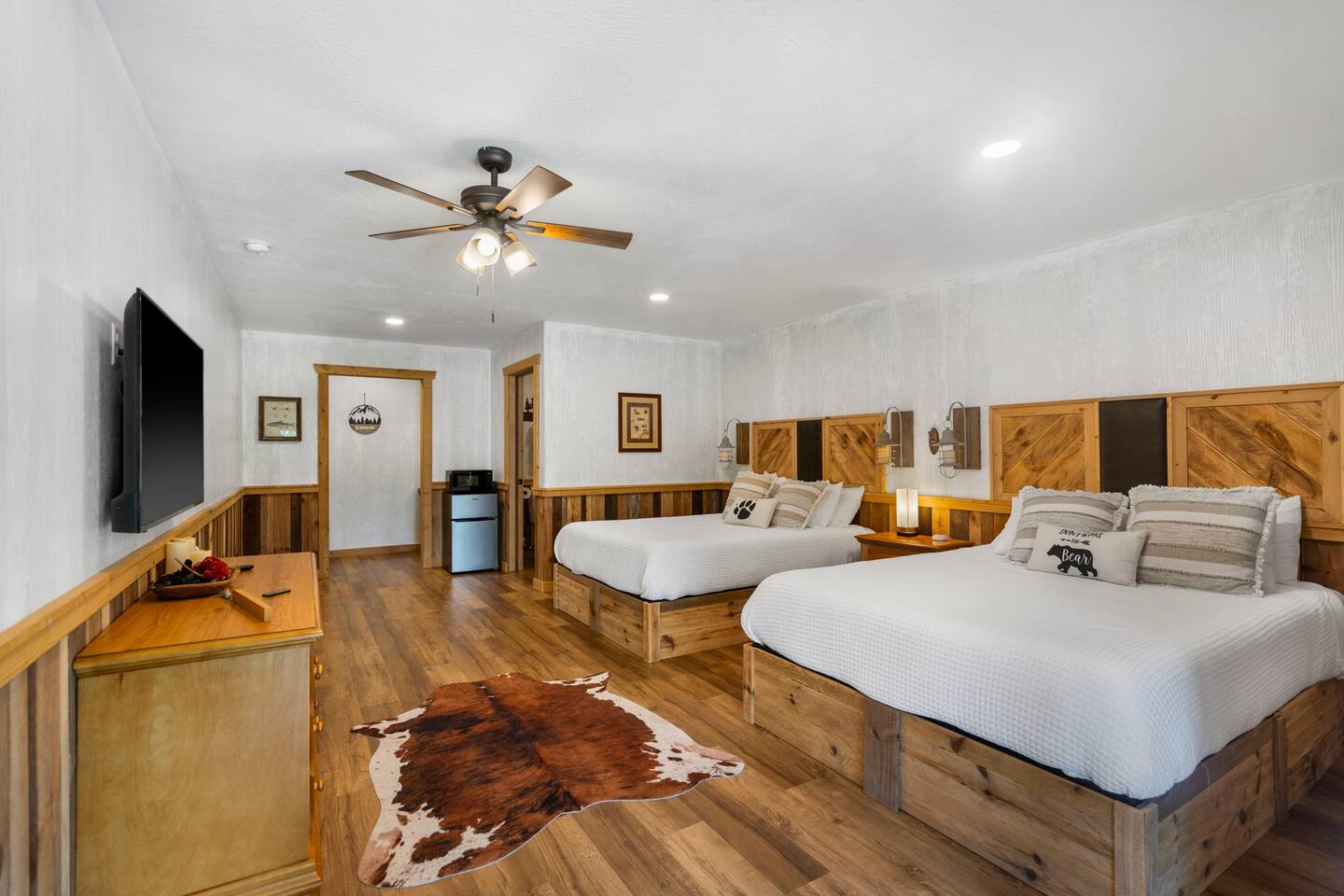 4 Bears Lodge #3 at Lake Taneycomo - Pool, Dock