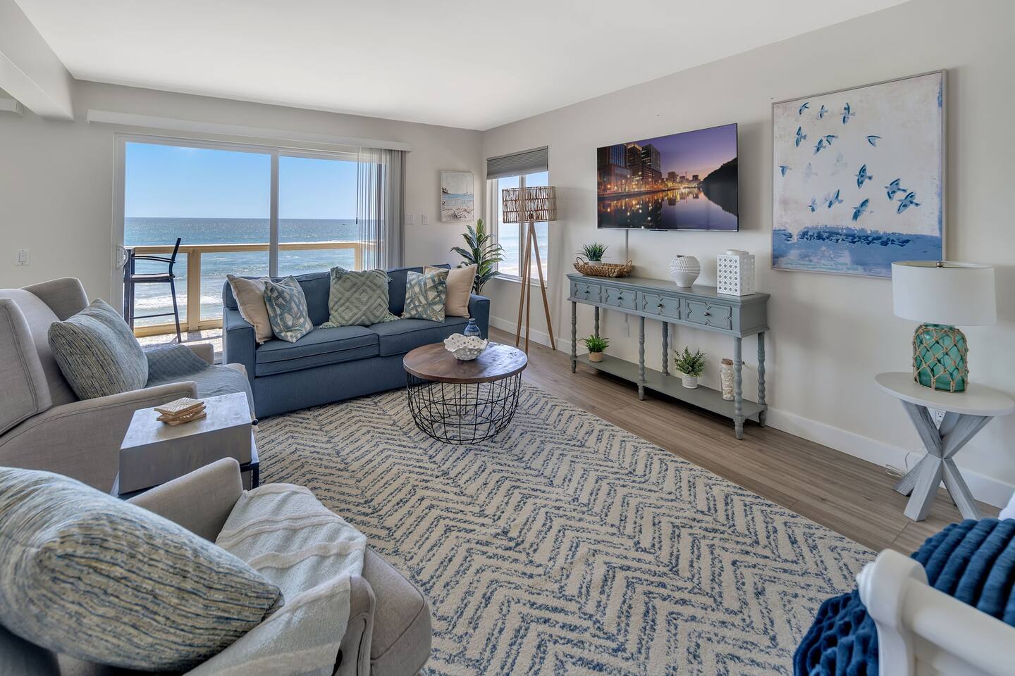Oceanfront Studio with Beach Access