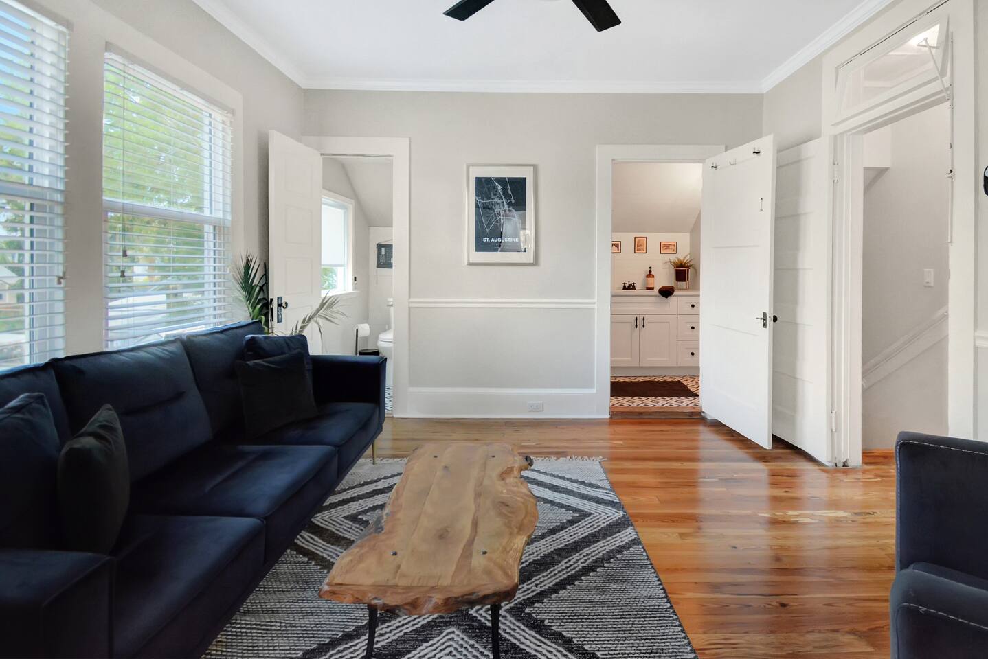 Apothecary - Upper Unit Downtown 2BR - Apartment