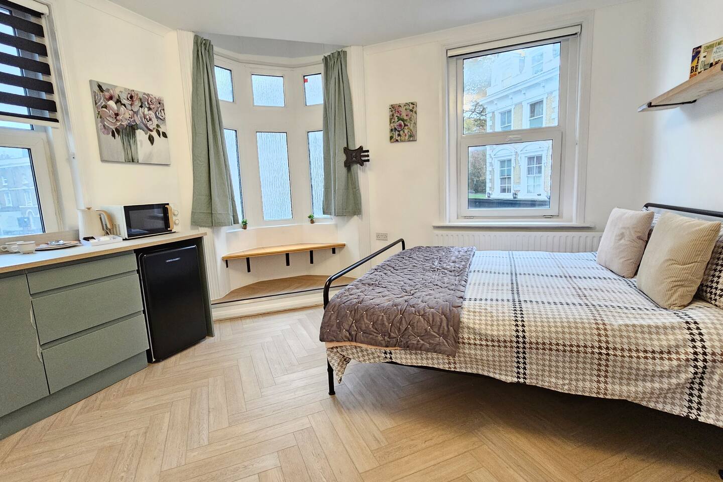 Renovated Super-King Studio - Camberwell