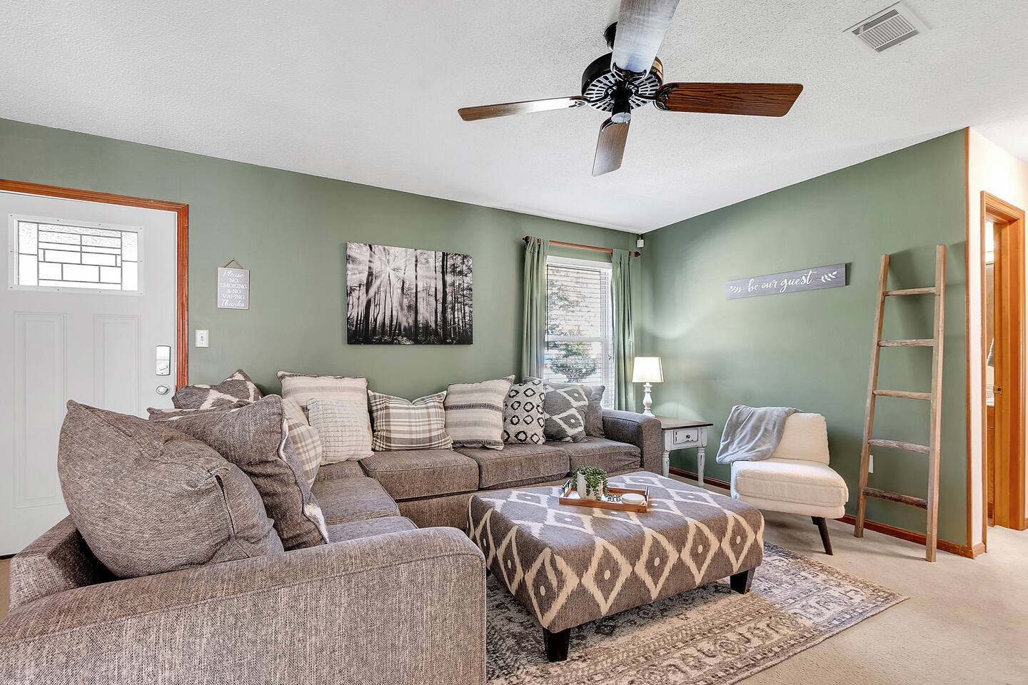King Bed, Covered RV parking & Garage!