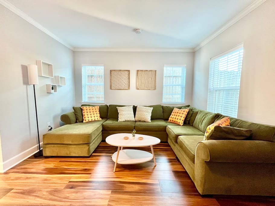 River Oaks Haven | Sleeps 12 | Central Convenience