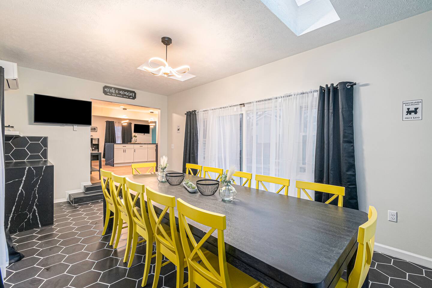 Split‑Suite Home | Fast Wi‑Fi | Work Desks