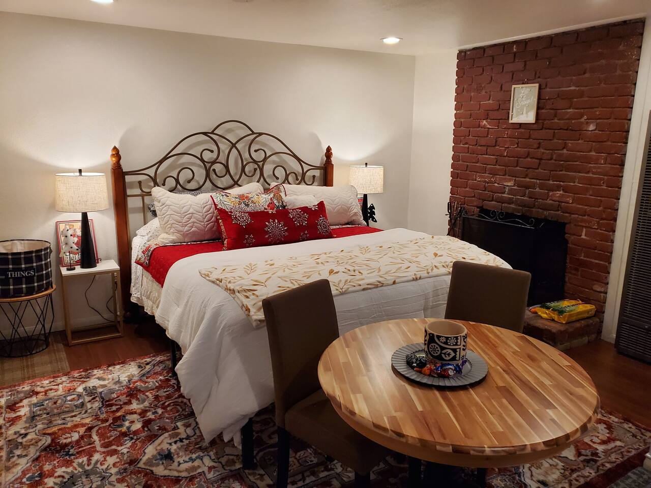 Œ The Christmas Pine Cabin at Twin Peaks Lodge Œ