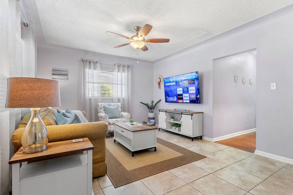 2BD Unit in a Duplex, 5 min to the Madera Beach
