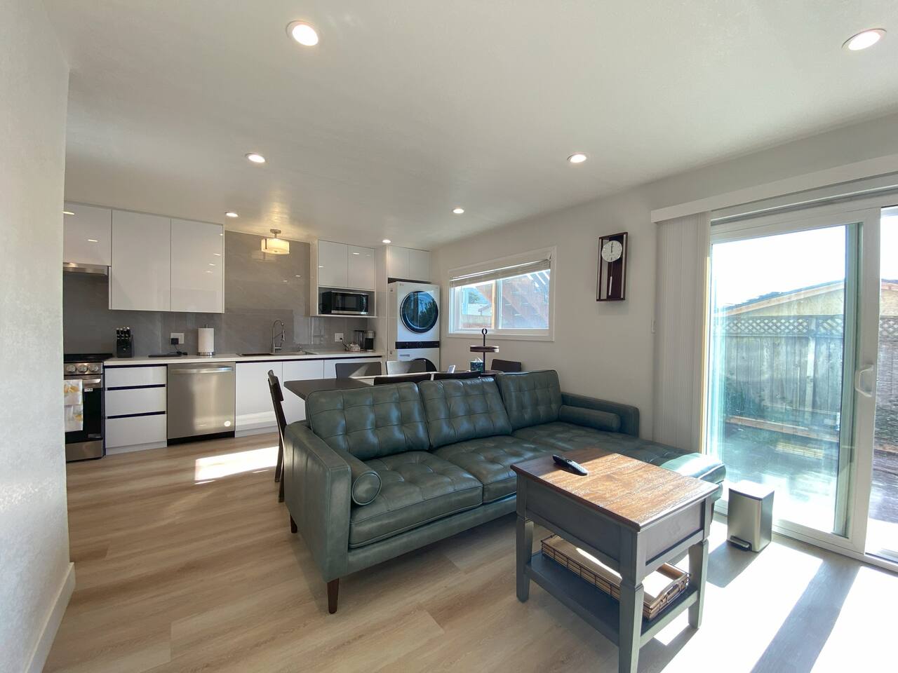 Modern Coastal 2B1B • Walk to Pier • Free Parking