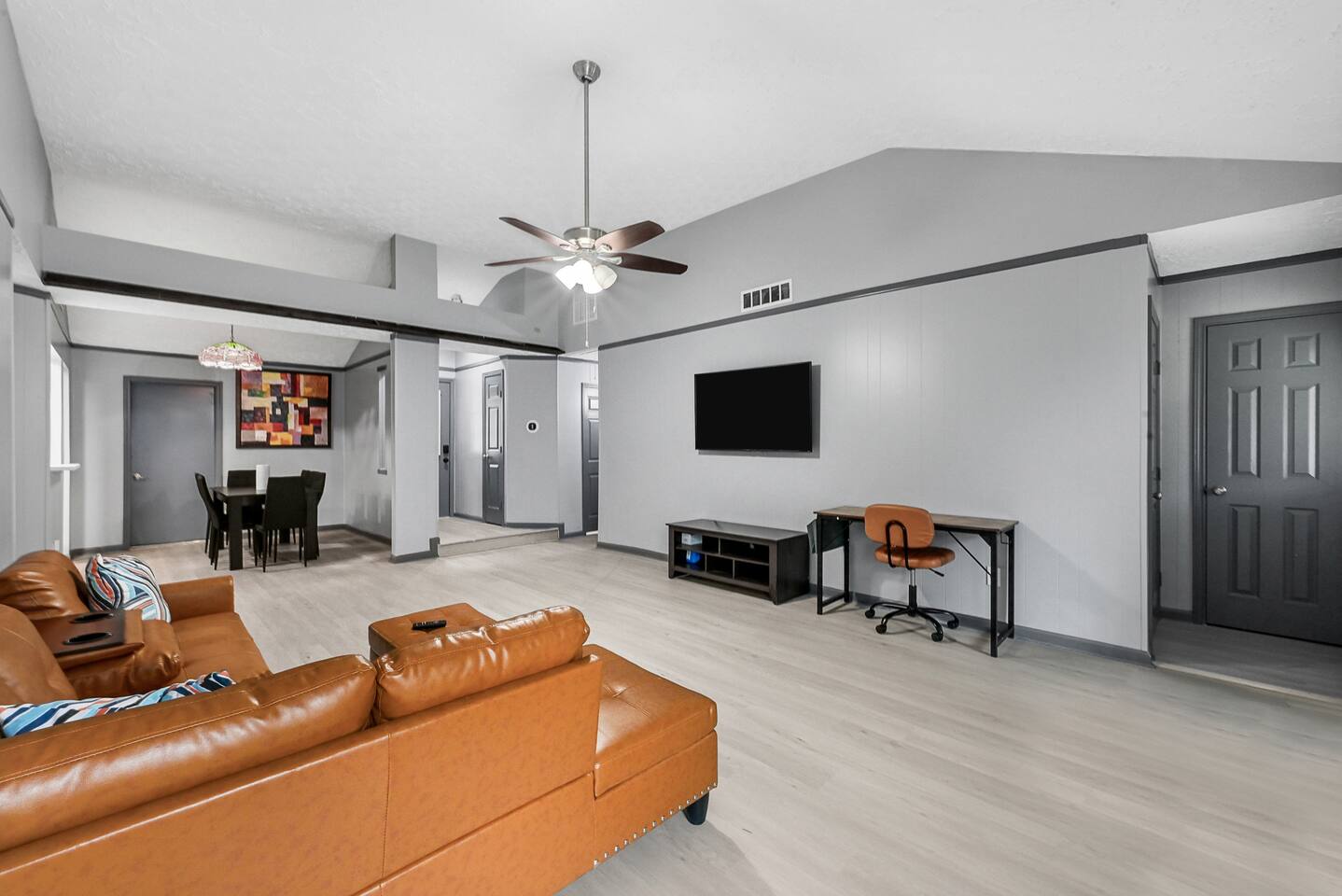 Spacious 4BR Near NASA & Kemah, King Bed