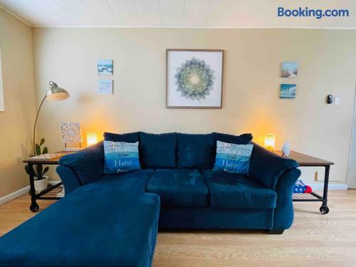 Free Parking! Beach & Eats Await! - Apartment